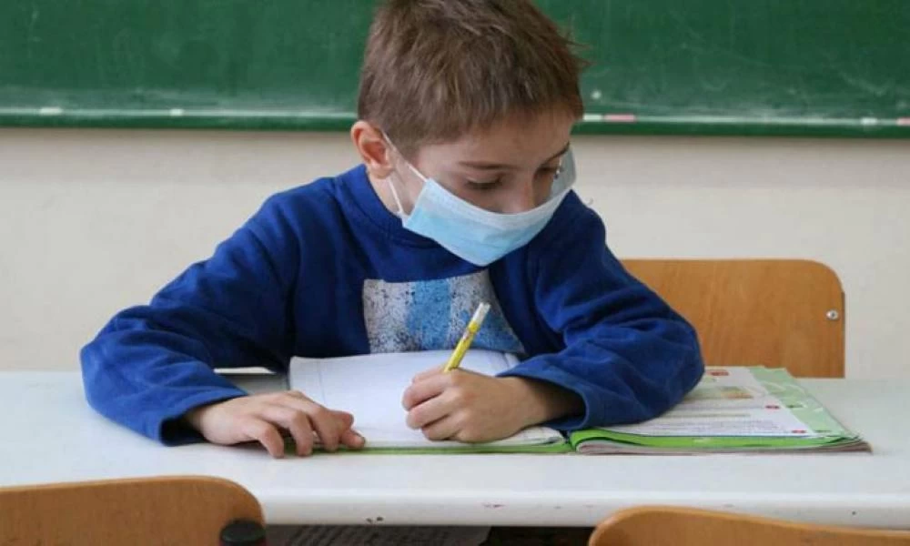 Ξεκάθαρη η Κεραμέως: Όσοι μαθητές δεν φορούν μάσκα, δεν θα συμμετέχουν στο μάθημα